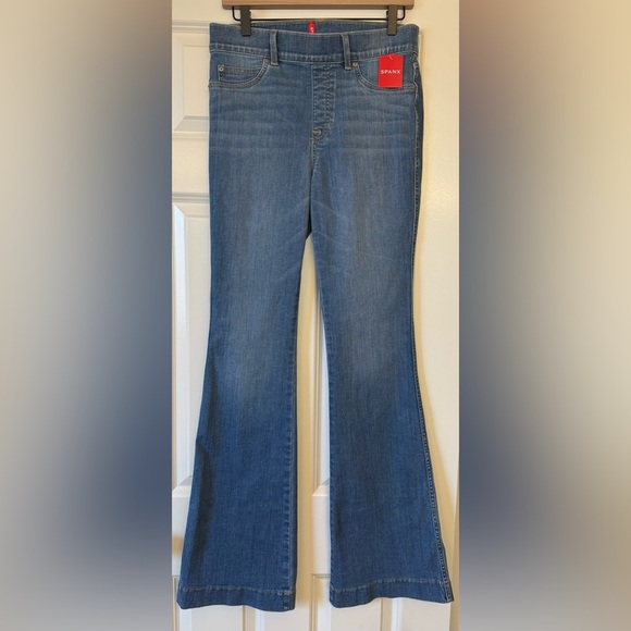NWT Spanx Flare Jeans in Vintage Indigo Size Medium - Picture 1 of 12
